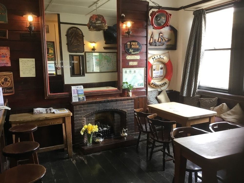 The Dock Inn 彭赞斯 外观 照片